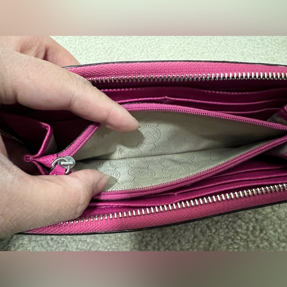 Authentic MK wallet - Picture 8 of 8